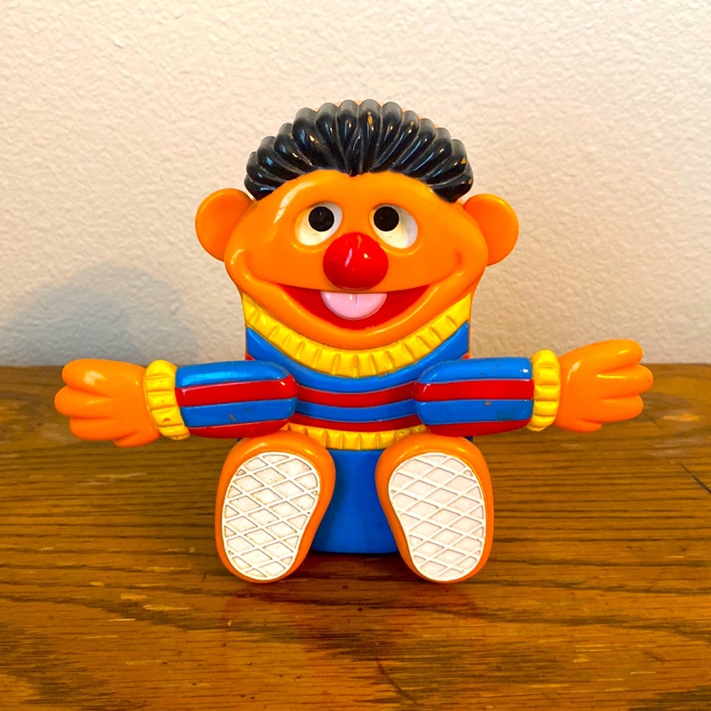 Vintage Sesame Street ERNIE Peek A Boo Musical Wind Up Toy By Illco